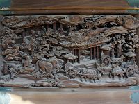 三車火宅図ー譬喩品ー（木嶋 江運作） この世界には、安心出来る所は何処にもない。言ってみれば我々は燃えている家の中の中に住んでいるようなものである。 いろいろな苦しみばかり多くて、まったく恐ろしい限りである。この世に生まれてもやがて老い、病にかかって死なねばならぬ悩みに、我々はいつもつきまとわれている。このような悩みが炎のようにうずまいて、息むことを知らないのだ。