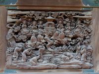 多宝塔出現図ー見宝塔品ー（石川 銀次郎作） 私が仏になってこの世を去った後、天地十万のどこかで法華経を説く仏が現れたら、私を祀るこの塔は、法華経を聴くために、その仏の前に涌き出るであろう。そしてこの仏の教えは、真実であって誠に結構であるとほめ讃えよう。