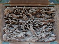 千載給仕図ー堤婆達多品ー（加府藤 正一作） 私は、阿私仙と言う仙人に教えをきく為に、木の実を採ったり、水を汲んだり、薪を拾い集めたり、食事の用意をしたり、ある時は、自分の身体の上に腰かけさせたりして、身も心も捧げて、　まずたゆまず努めた。 このようにして仕えて、千年という歳月が流れた。これは、法華経というものを教わりたいばかりに、辛抱して給仕したのである。