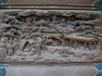 法師守護図ー陀羅尼品ー（加藤 寅之助作） 私たちもまた、法華経を読誦し、受持するものを守護して、その衰えや患いを除きたいと思う。もしも法師の短所をうかがい求めるものがあったとしても、よくその依りどころを得ることがないようにさせよう。