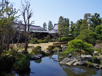 立派な庭でしたね、それに回廊が素晴らしい！