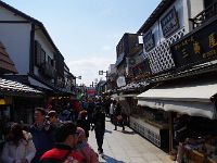 昼時の参道・・・大渋滞