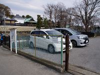 裏道を見つけ、裏門から入りました