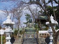 何故か「大仏」？