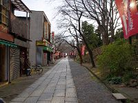 不思議な塔頭・・・お店・人家が混在