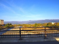 笛吹川を渡る・・・上流は大菩薩連山