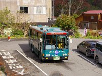 大内宿行きのレトロなバス