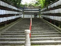 ナントモ急な階段