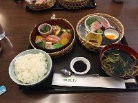遅めのランチです