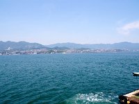 対岸、宮島口