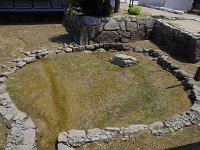 鏡の池と卒塔婆石