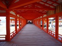 東廻廊・・・入り口を望む