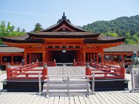 高舞台と拝殿