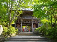 豪壮な山門；キャッチフレーズが面白い！