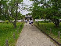 地元の子供と談笑