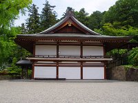 なんと立派な祈祷殿