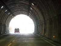 トンネルの先には何が・・・