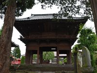 豪壮な山門