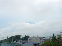 オオ！富士山だ。山頂がチョッピリ！