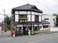 今では、殆ど見かけない店構え