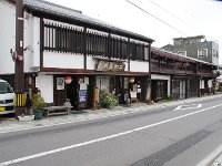 風情ある店が並びます