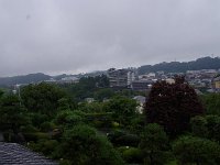 温泉街と信越化学の工場群