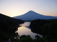 日の出前の富士
