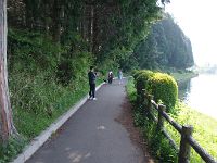 遊歩道・・・犬連れの多いこと！