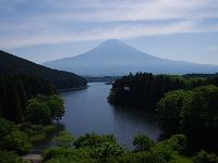 雲のたなびく富士