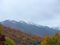 名にし負う荒沢岳か？　見事な山容
