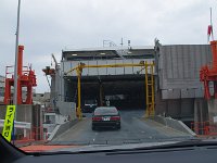 乗り込みます