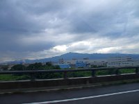 曇天の旅立ち。今日が梅雨明けとか。