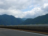 奥に谷川岳？