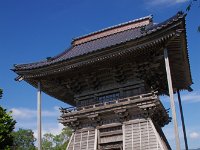 太鼓堂 明治十二年改築　二間半二間。　越前の某講中より大太鼓の寄附を受ける。水牛の皮を用い、佐渡島内最大の太鼓と言い伝う。