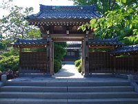 山門より本堂を