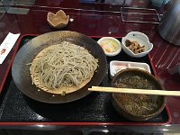 道の駅で蕎麦を食べ、今夜のお酒を調達