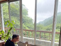 ロビーでコーヒーを
