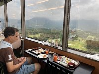 展望テラスで朝食　眺めは抜群