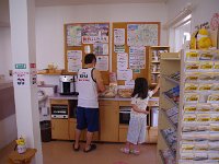 朝食；菓子パンにコーヒー