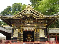 神輿舎　三基の神輿が収められている