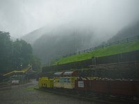 外は篠突く雨