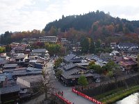 まだ人出は少ない