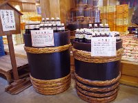 ここで甘酒を一杯いただきました