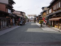 神社参道、立派な鳥居