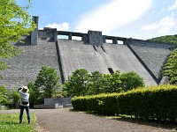これより四万湖・・・立派なダム