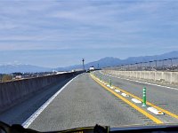 前方に、八ヶ岳と似非八（茅ヶ岳）