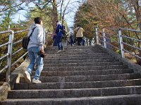 長い階段が続きます