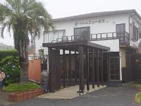 玄関先とカメラギャル