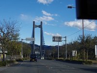 IMG 1025  橋を渡って、街中へ