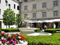 DSC 0230  ホテル中庭・・・優雅ですね